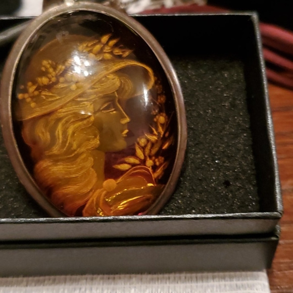 VINTAGE S.S BALTIC AMBER CAMEO NECKLACE - Picture 5 of 6